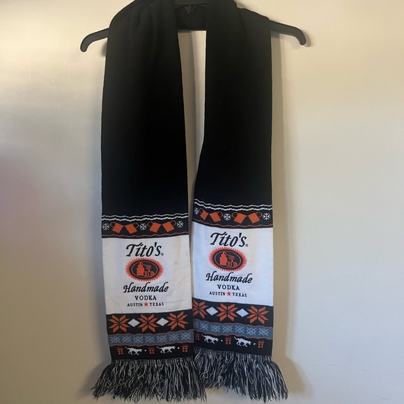 Tito’s handmade vodka winter scarf double sided - Picture 2 of 3